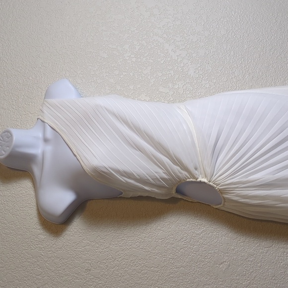 Forever 21 white pleated side cut out one shoulder maxi dress - Picture 2 of 16